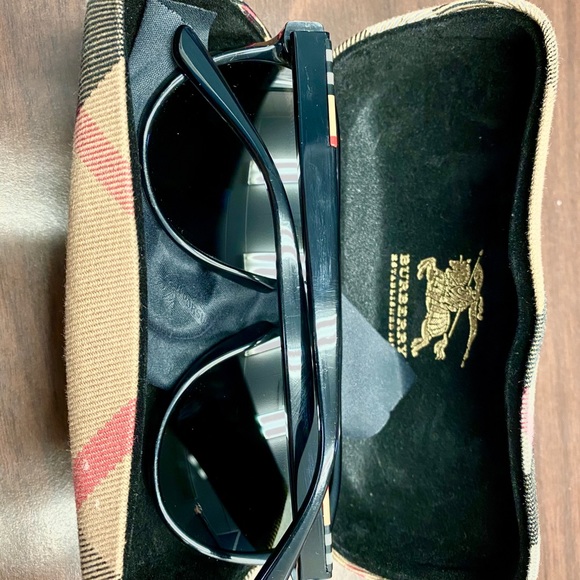 Burberry sunglasses main image 4